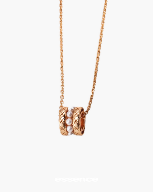 Elegant Gold Interlocking Ring Necklace - essence