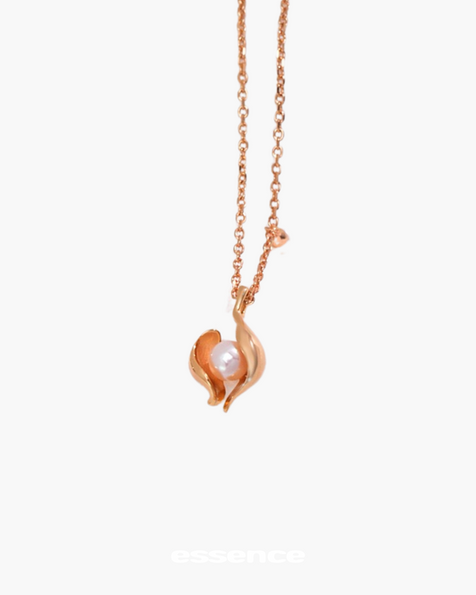 Gold Shell Pearl Elegance Necklace - essence